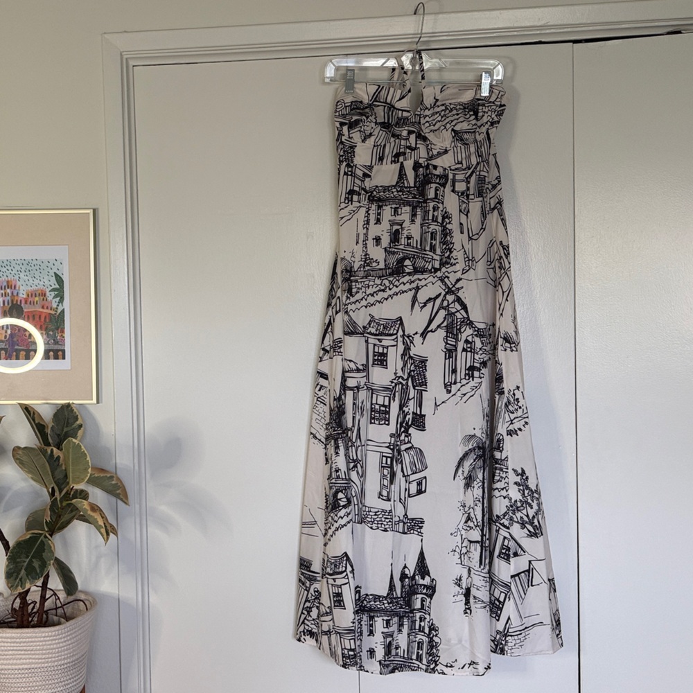 Vacation dress in adorable black and white print.